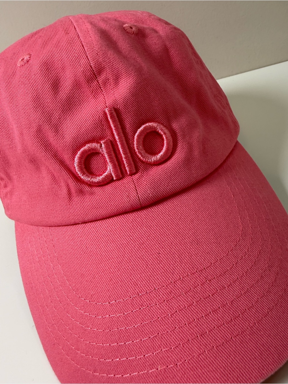 Alo Yoga | Cotton Baseball Cap Adjustable Dad Hat Embroidered Logo | Pink | OS - Picture 5 of 9
